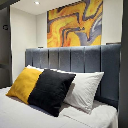 Faronita - Luxury Apt In The Heart Of Каламата Екстериор снимка