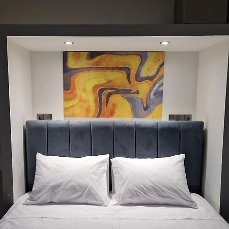 Faronita - Luxury Apt In The Heart Of Каламата Екстериор снимка