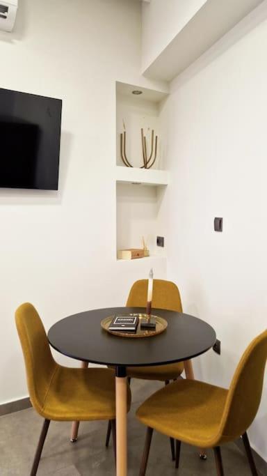 Faronita - Luxury Apt In The Heart Of Каламата Екстериор снимка