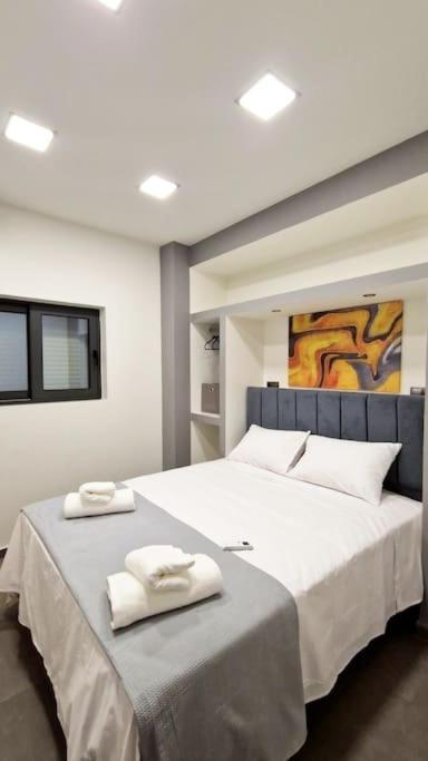 Faronita - Luxury Apt In The Heart Of Каламата Екстериор снимка