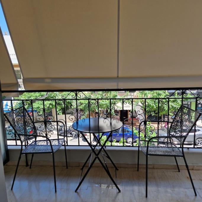Faronita - Luxury Apt In The Heart Of Каламата Екстериор снимка