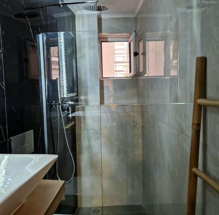 Faronita - Luxury Apt In The Heart Of Каламата Екстериор снимка